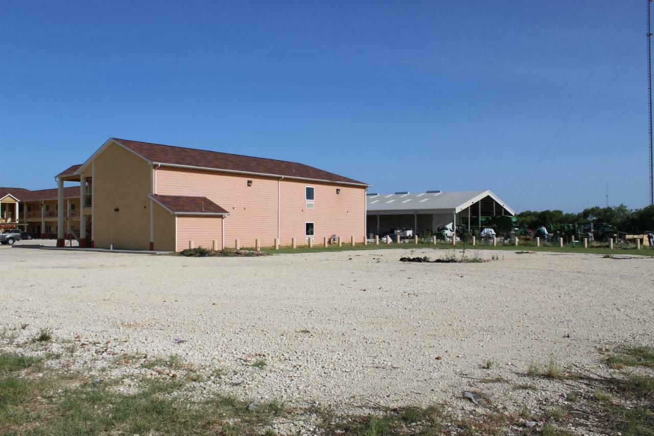 Horizon Inn & Suites Pearsall Kültér fotó