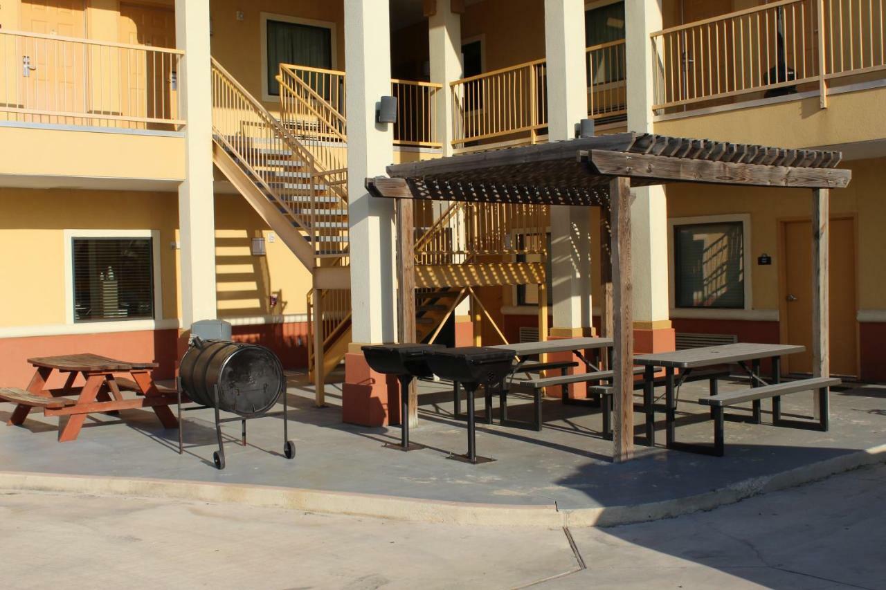 Horizon Inn & Suites Pearsall Kültér fotó
